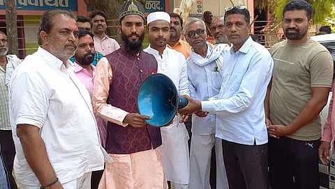बुलडाणा : हिंदू बांधवांकडून मशिदीला भोंगा भेट; भोंग्यावरून वातावरण तापवणाऱ्यांना चपराक