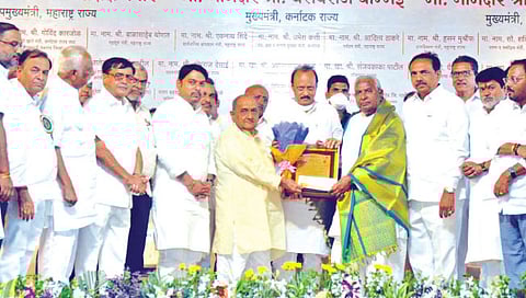 आवाडेंना शिक्षणसेवा, बोरगावेंना मरणोत्तर जीवनगौरव