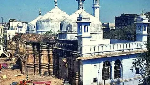 gyanvapi mosque case: ज्ञानवापी मशिदीतील ‘त्या’ संरचनेच्या कार्बन डेटिंग ला सर्वोच्च न्यायालयाची स्थगिती
