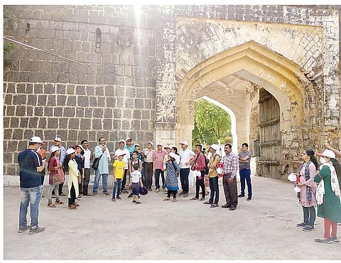 अहमदनगर :‘किल्ला प्रदक्षिणे’ने हेरिटेज वॉकला प्रारंभ