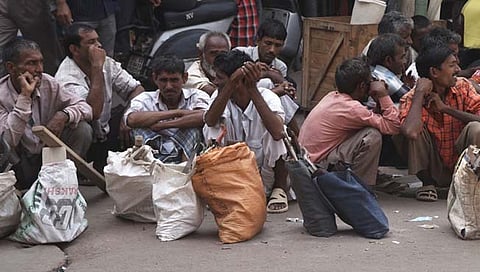 ‘बुलडोझर’, राजकीय ‘भोंगे’ सुरु असतानाच देशात बेरोजगारीचा दर तब्बल ९.२२ टक्क्यांवर !