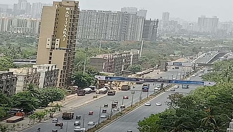 मुंबई : जोगेश्वरी विक्रोळी उड्डाणपूल वाहतुकीसाठी खुला; प्रवाशांना दिलासा