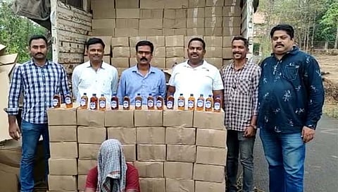 खेड : गोवा बनावटीच्या दारूची वाहतूक करणारा ट्रक पकडला