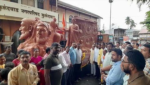 राजर्षी शाहू स्मृतीशताब्दी : कुरुंदवाडमध्ये चित्ररथ यात्रेचे जल्लोषी स्वागत