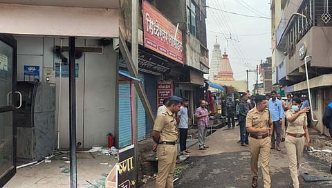 कवठेमहांकाळ : शिरढोणमधील बँकेचे एटीएम मशिन चोरट्यांनी पळवले