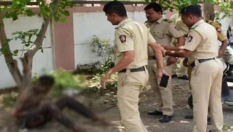 नगर : जिल्हा न्यायालयाच्या आवारात तरुणाचा अंगावर पेट्रोल टाकून जाळून घेण्याचा प्रयत्न