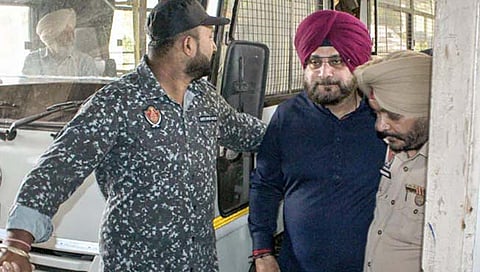 नवज्योत सिंग सिद्धू कैदी नंबर २४१३८३, कारागृहात करणार क्लार्कचे काम