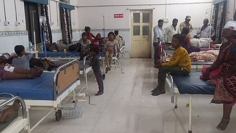 नाशिक : चालकाचे नियंत्रन सुटल्याने वाहनाचा अपघात ; २० मजूर जखमी