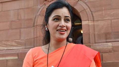 Navneet Kaur Rana : नवनीत राणांना उमेदवारी देण्यावरून आश्चर्य