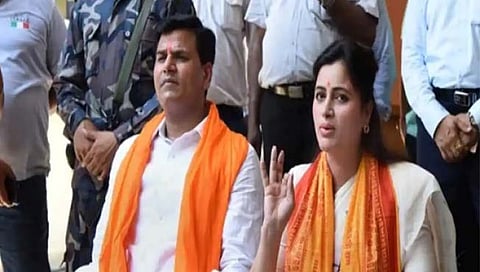 राणा दाम्पत्याला मुंबई पोलिसांकडून नोटीस