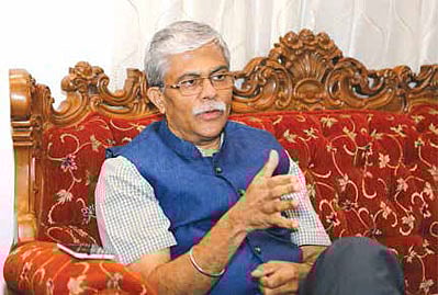 कुलगुरूंनाही बसल्या राजकीय झळा