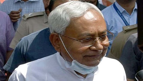 बिहारचे मुख्यमंत्री नितीश कुमार यांच्या हेलिकॉप्टरचे इमर्जन्सी लँडिंग, नेमकं काय झालं?