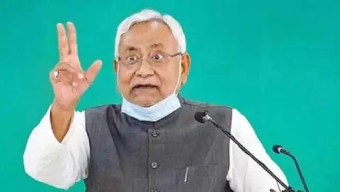 Bihar Politics : बिहारमध्ये राजकीय खळबळ, नितीश कुमारांचे फर्मान- आमदारांनी पुढील ७२ तास पाटणाबाहेर जाऊ नये