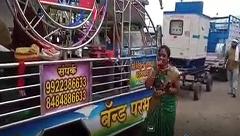 परभणी : लग्न समारंभात ‘गीत’ गातानाच ‘संगीता’ यांची एक्झिट (video)