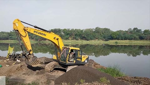 परभणी : आयपीएस लाेढा यांची वाळू माफियांवर मोठी कारवाई ; महातपुरी घाटावर ६.५ कोटींचा मुद्देमाल जप्त