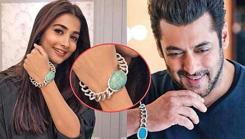 पूजाच्या हातात सलमानचे ब्रेसलेट!