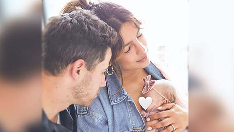 priyanka chopra : प्रियांकाच्या लेकीचा पहिला फोटो आला समोर