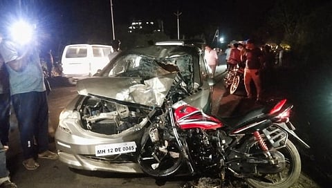 दुचाकी व चारचाकीच्या अपघात