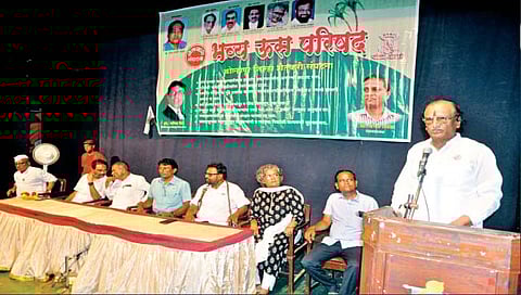 कोल्हापूर : दोन साखर कारखान्यांतील अंतराची अट रद्द करा