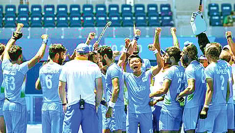 हॉकी संघाचा ट्रीपल धमाका