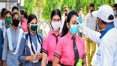 विद्यार्थ्यांची सुटका नाहीच; कोरोना कमी, तरी नियम पाळण्याचे ‘एआयसीटीई’चे आदेश