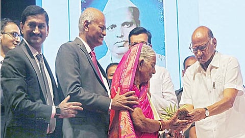 डॉ. लहानेंनी फुलवला अनेकांच्या चेहर्यांवर आनंद!