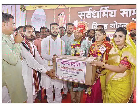 नगर : सामुदायिक विवाह सोहळ्यात १७ जोडपी विवाहबद्ध