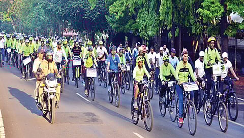 नाशिक: अमली पदार्थाविरोधात जनजागृतीसाठी पोलिस आयुक्तालय व नाशिक सायकलिस्टच्या वतीने काढलेली रॅली(छाया
:हेमंत घोरपडे)