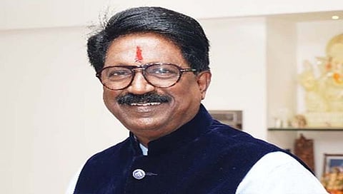 एकनाथ शिंदेसह १२ बारा बंडखोरांची आमदारकी रद्द करा, शिवसेनेची मागणी