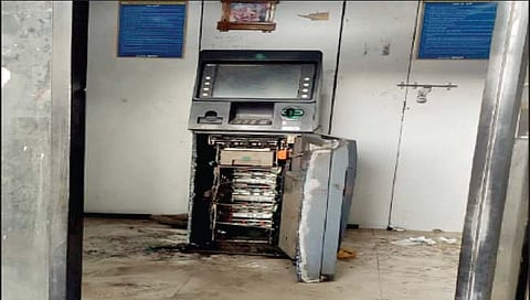 गॅस कटरने 2 एटीएम फोडली; 50 लाख लंपास