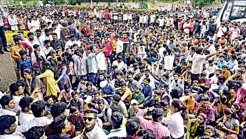 परीक्षा ऑफलाईन एमसीक्यू पद्धतीने घ्या