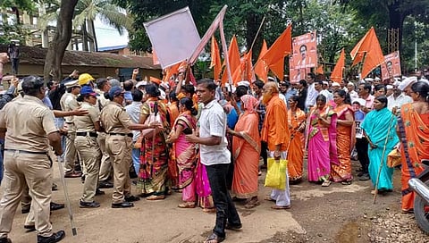 कोल्हापूर : गारगोटीत बंडखोर आमदारांच्या विरोधात शिवसेनेचा मोर्चा