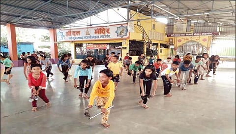 ...अन् चिमुकल्यांचे पाय थिरकले