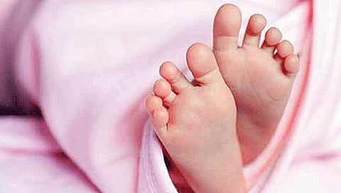 जळगाव : झोका तुटल्याने दीड वर्षीय बालिकेचा मृत्यू