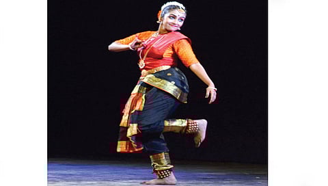 नाशिक : अरंगेत्रम्वेळी भावमुद्रा सादर करताना सोहा कुलकर्णी. (छायाचित्र : हेमंत घोरपडे)