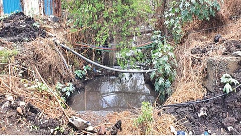 नाल्यावर भराव