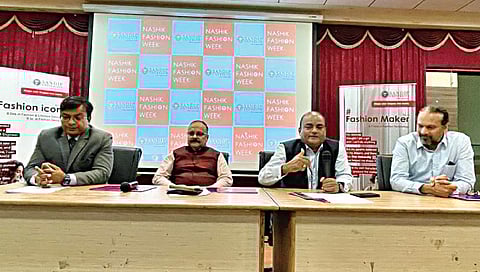 नाशिक : ‘नाशिक फॅशन वीक’ची माहिती देताना संदीप विद्यापीठाचे अध्यक्ष डॉ. संदीप झा. समवेत इतर मान्यवर.