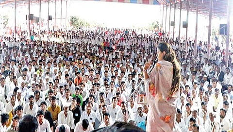 बीड : पंकजा मुंडेंनी आष्टीतून फुंकले जि. प. निवडणुकीचे रणशिंग