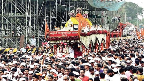 पंढरीची वारी आहे माझे घरी