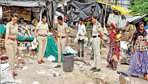 परप्रांतीय मूर्तीकारांना मारहाण