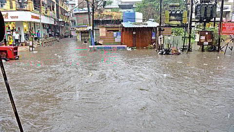 नाशिक : तुंबलेल्या ठिकाणांची मनपा आयुक्त करणार पाहणी