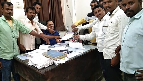 Dhule : शेतकऱ्यांसाठी मान्सूनपूर्व नियोजन करा ; प्रहारचे तहसीलदारांना निवेदन