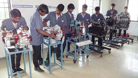 कोरोनामध्ये छत्र हरपलेल्या विद्यार्थ्यांसाठी पॉलिटेक्निकमध्ये २ जागा राखीव