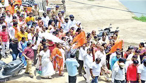 नाशिक : बंडखोर आमदारांच्या प्रतीकात्मक अंत्ययात्रेप्रकरणी आयोजकांवर गुन्हा