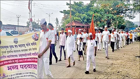 व्यसनमुक्त युवक संघाची हुतात्मा स्मारक ते धावडशी पदयात्रा