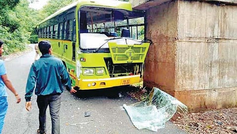 बेळगाव-गोवा महामार्गाच्या अर्धवट कामामुळे आणखी एक अपघात