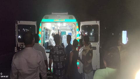 Nandurbar : भटक्या कुत्र्यांचा जीवघेणा हल्ला ; पोलिसाने धाव घेत घडवले माणुसकीचे दर्शन