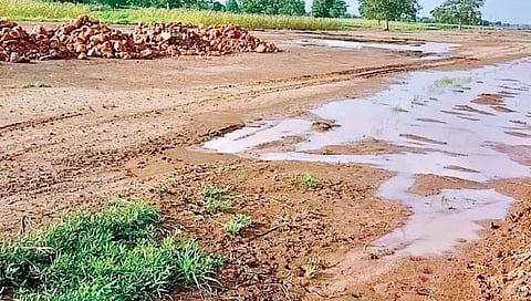 न्यायालयाचा स्थगिती आदेश असतानाही रस्ताकाम कशाच्या आधारावर?