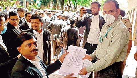 ग्राहक मंचसाठी वकिलांचा कामकाजावर बहिष्कार