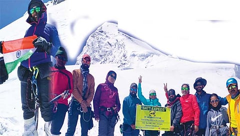 वसईची गिर्यारोहक हर्षाली वर्तकने केले माऊं ट सतोपंथ सर